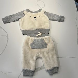 Gap baby teddy bear joggers & sweatshirt gray & white cream size 3-6 months 🤍🩶